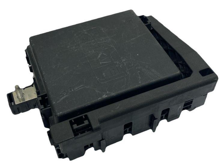 Chevrolet Traverse engine fuse box 2020 2021 engine fuse relay box OEM 84949767