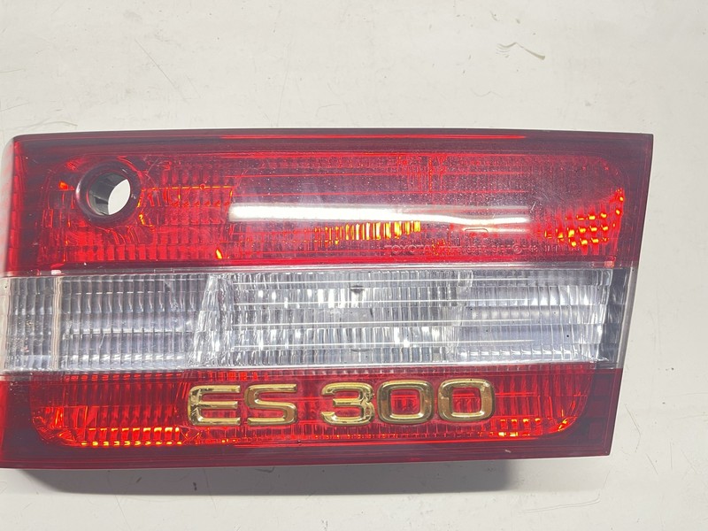 2000 2001 LEXUS ES300 RIGHT PASSENGER SIDE INNER BACK UP TAIL LIGHT OEM clean