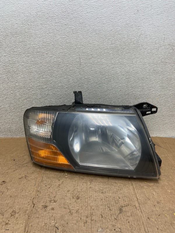 2000 to 2004 Mitsubishi Montero Pajero Right Passenger RH Headlight AA4270 DW