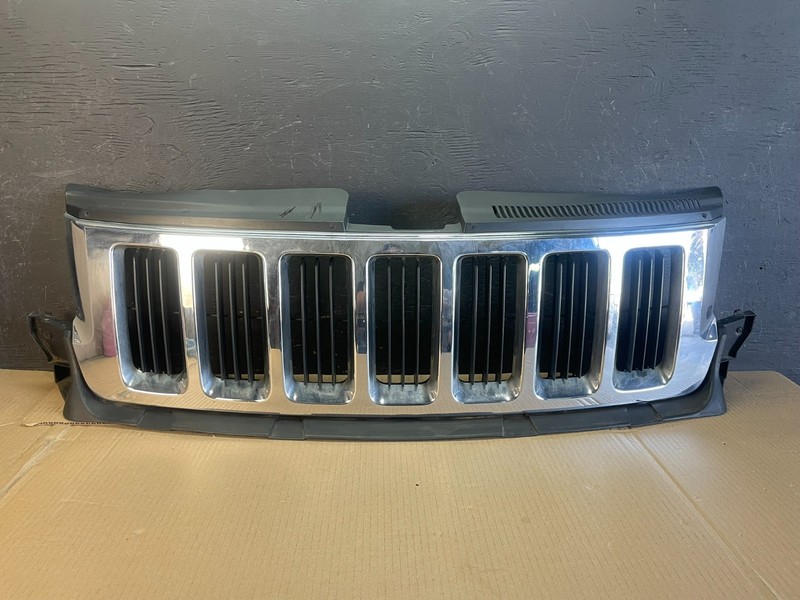 2011 to 2013 Jeep Grand Cherokee Front Upper Grill Grille OEM AE3504 DG