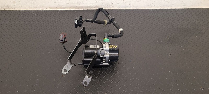 18-20 Chevrolet Traverse 3.6L Brake Booster Vacuum Pump OEM 84313396