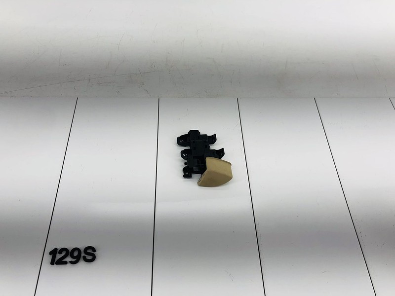 2009 HYUNDAI GENESIS FRONT RIGHT PASSENGER SIDE GLOVE BOX KNOB OEM