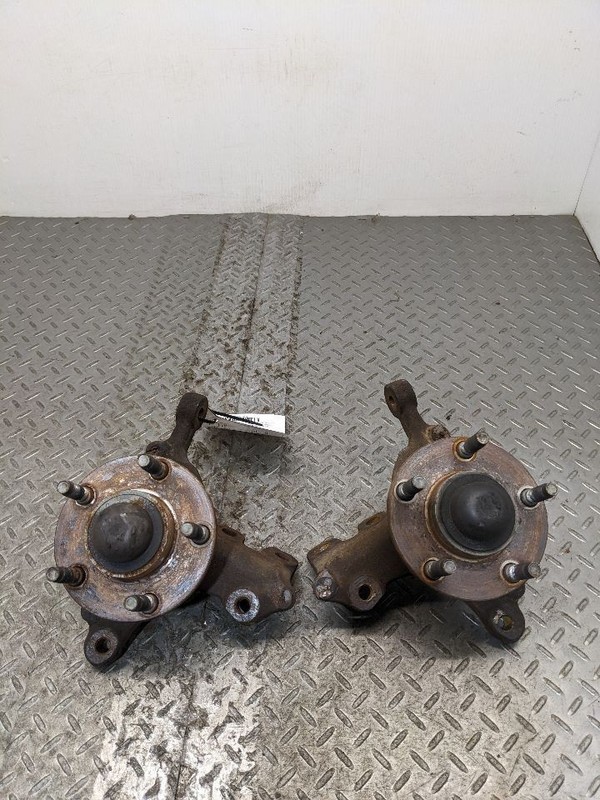 96-04 Mustang GT Cobra Front Spindles Hubs Knuckle Pair Set Oem1194884
