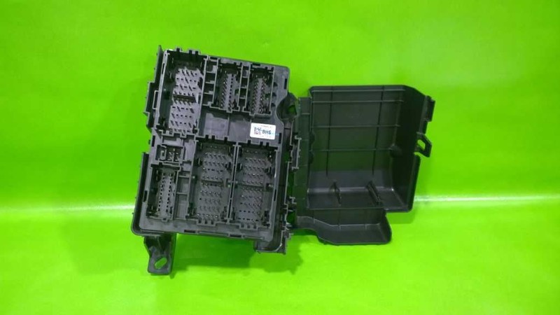 14-17 SILVERADO FUSE RELAY BOX OEM 4244-46