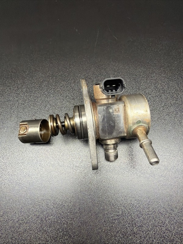 14-17 Maserati QuattroPorte Ghibli High-Pressure Fuel Pump OEM Engine HPFP