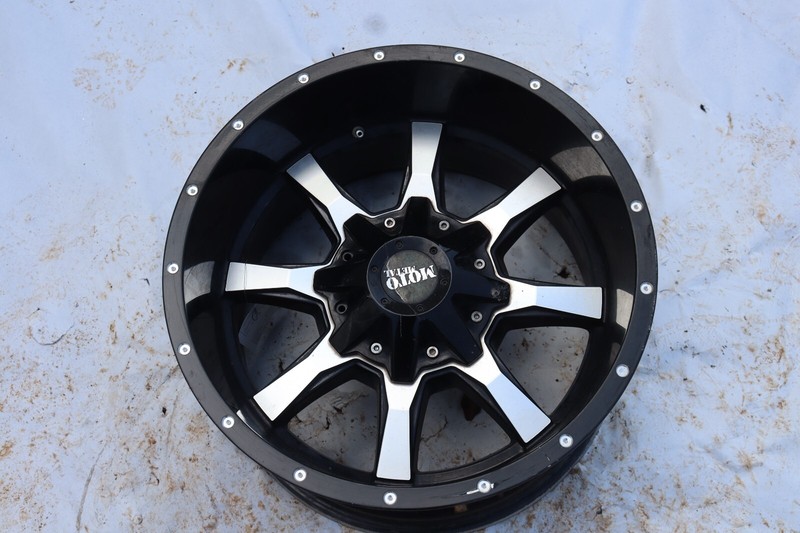 2016-2019 TOYOTA TACOMA WHEEL RIM R18 18X10 8 SPOKE W/ TPMS MOTO METAL