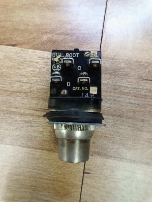 Allen-Bradley BUL 800T J4B W/ Keyed Selector Switch (No Key)