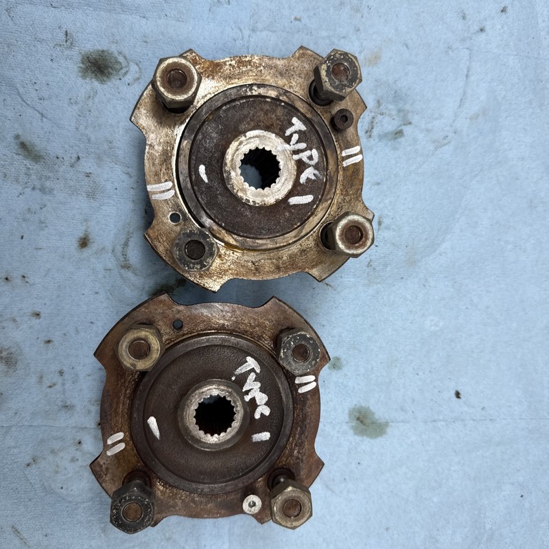 2000’s Polaris GEM Electric Golf Cart Wheel Hub Set Good # 11