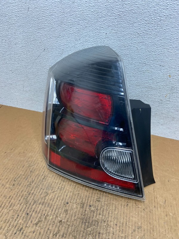 2010 2011 2012 Nissan Sentra Left Driver Side Tail Light Oem AE1654 DW