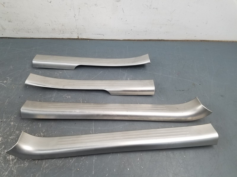 06 Bentley Continental Flying Spur Door Sill Scuff / Metal Trim Plates #2209 Y4