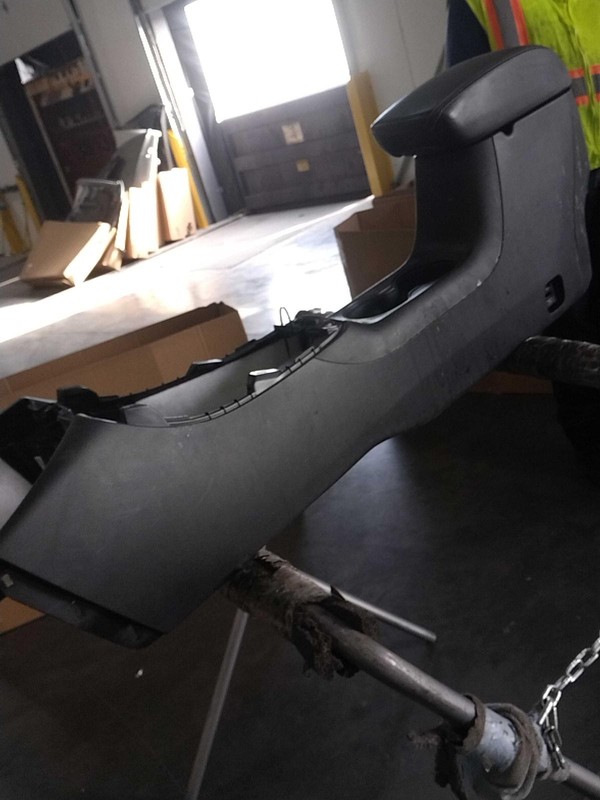 Used Front Lower Center Console fits: 2020 Jeep Compass new style horizontal rea