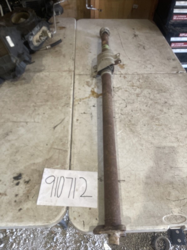 04-09 Cadillac SRX AWD Rear Front Driveshaft assembly w/ mount