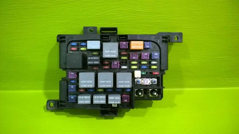 09 10 OPTIMA 2.4L ENGINE FUSE RELAY BOX OEM 3729-11