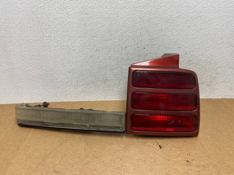 1991-1996 Oldsmobile Cutlass Ciera Right Passsenger Tail Light OEM AE3206 LK