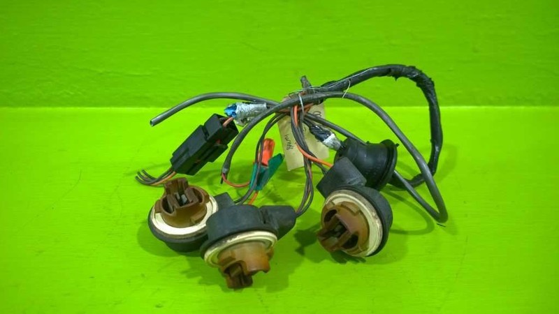 98 99 00 01 02 LINCOLN TOWN CAR RIGHT TAILLIGHT PIGTAIL WIRE HARNESS OEM 2841-19