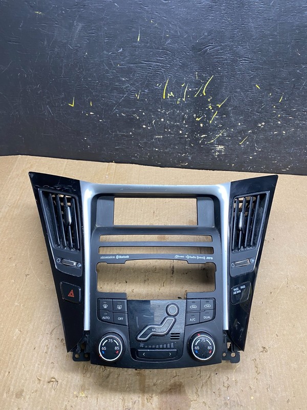 2011 to 2014 Hyundai Sonata Center Radio Climate Control Air Vent Bezel Z4475 DG