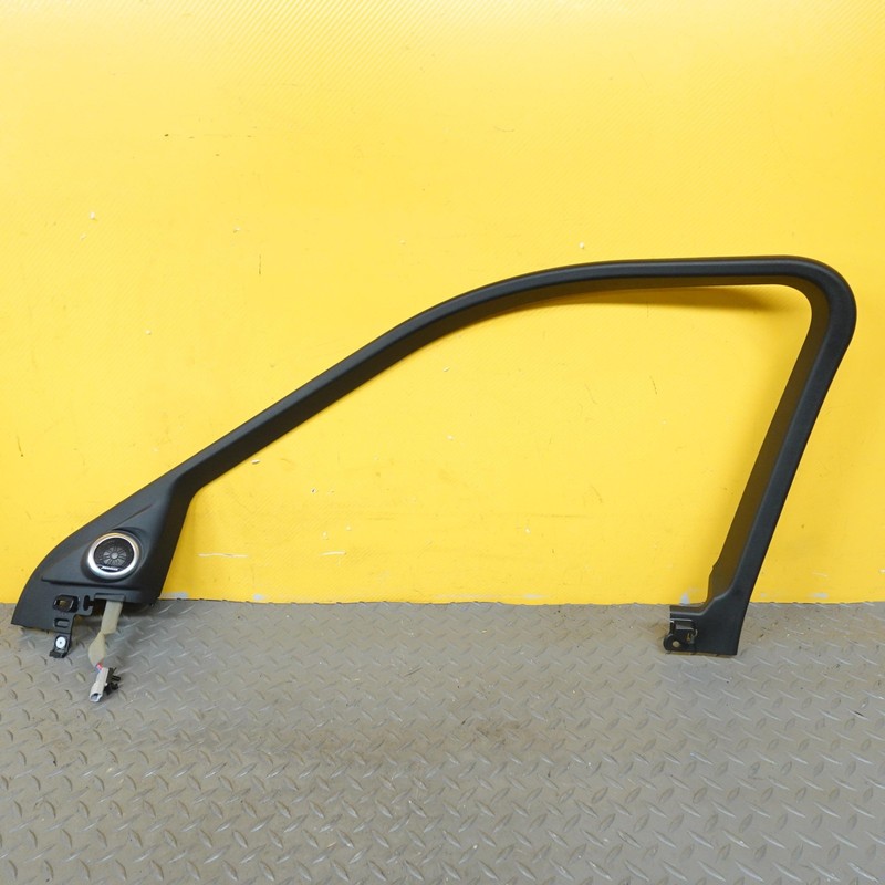 2020-2022 RANGE ROVER EVOQUE FRONT RIGHT DOOR WINDOW FRAME MOLDING TRIM OEM