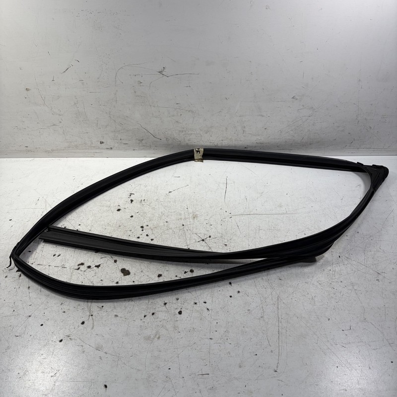 08-12 Honda Accord 4D Right Front Door Window Run Channel 72235-TA0-A01 OEM