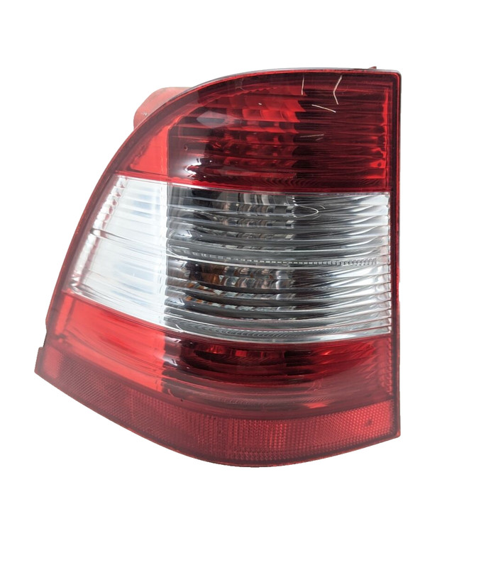02-05 Mercedes W163 ML350 Tail Light Left Driver Side 1638202364 (chip)