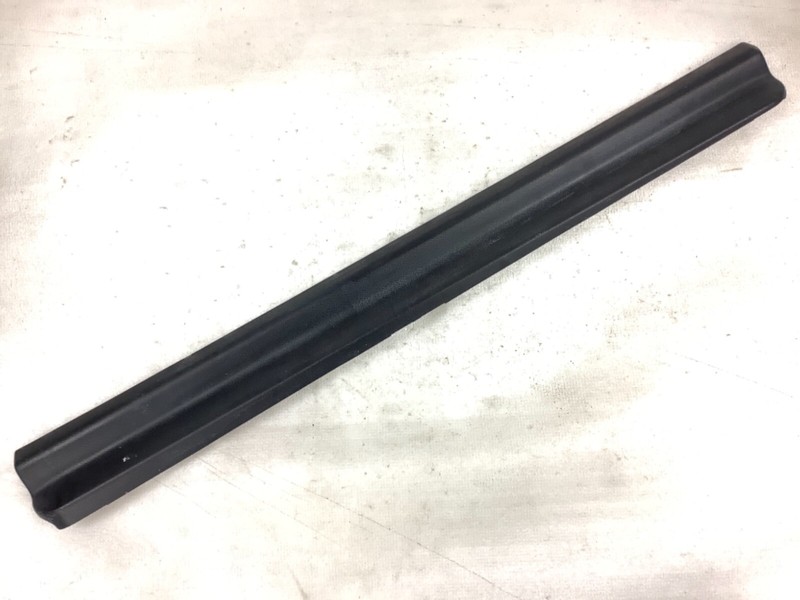 00-06 Insight Left Outer Side Step Garnish Floor Lower Molding Trim Black Used