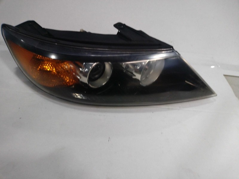 2013 KIA SORENTO Right Headlight Assembly Black OEM 471914 147K Miles