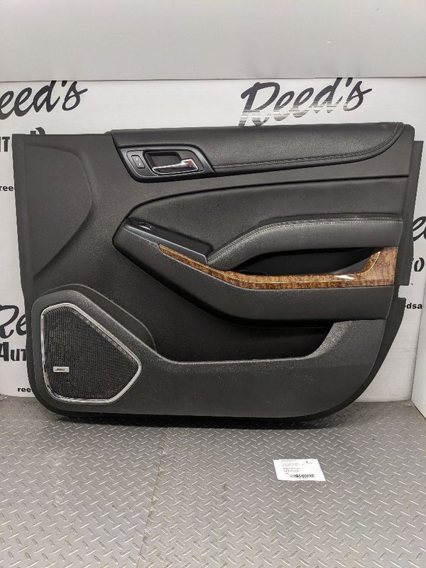2015 -2020 CHEVROLET SUBURBAN FRONT RIGHT DOOR TRIM PANEL OEM 84676596 B 1140219