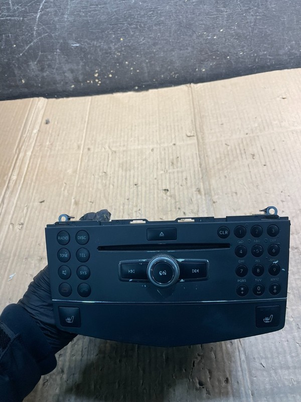 2008-2011 Mercedes W204 C300 C350 Navigation Command Radio DVD CD Audio x4410 DG