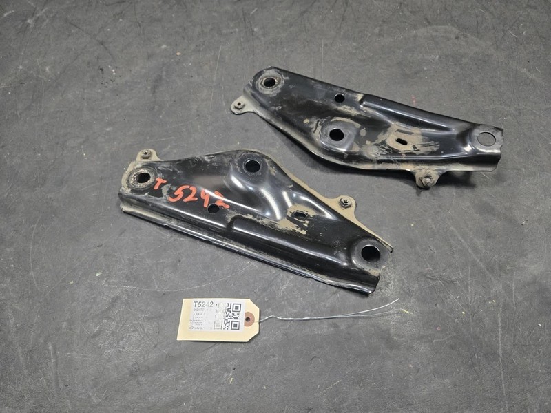 2PC Front Crossmember Right + Left Brackets Set 2021 Toyota RAV4 2019 - 2025