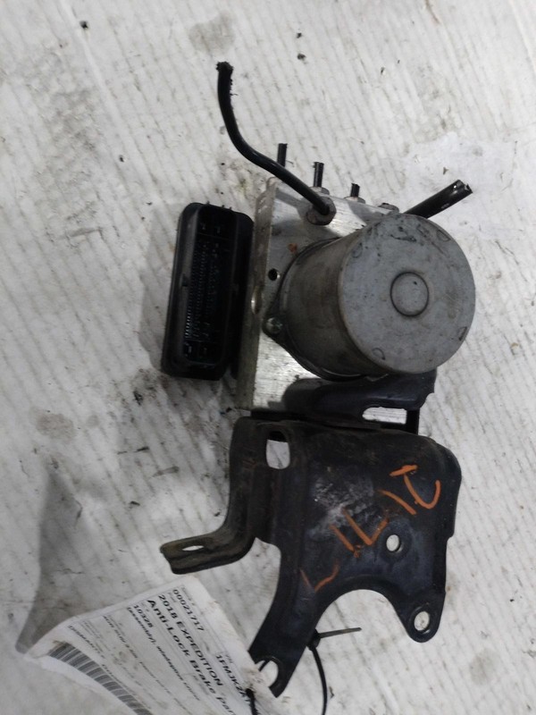 2018 Ford Expedition ABS Pump & Motor Assembly OEM 658826, 90K Miles, Red