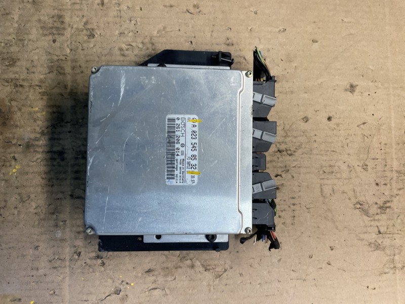 1997 2000Mercedes C230 ECU ECM Engine Control Module Unit OEM S8308 DG