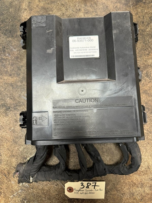 2019 FREIGHTLINER CASCADIA FUSE BOX - P/N: A2C10216700 06-93571-000
