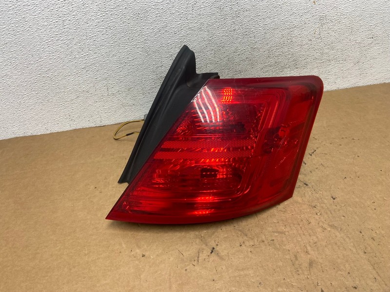 2014 to 2018 Ford Taurus Interceptor Right Passenger RH Tail Light OEM AD5174 LK
