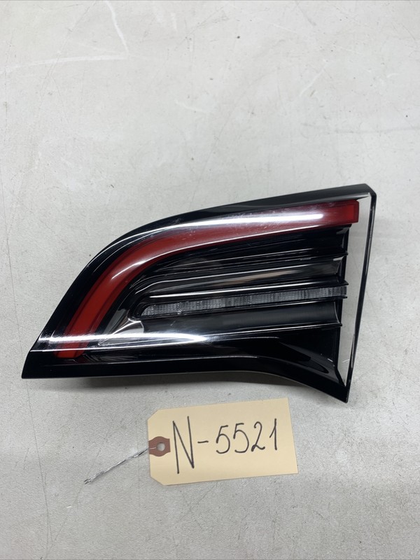 2017-2020 Tesla 3 inner tail light Taillight RIGHT 4-pin 1502089-00-B 5521 B17