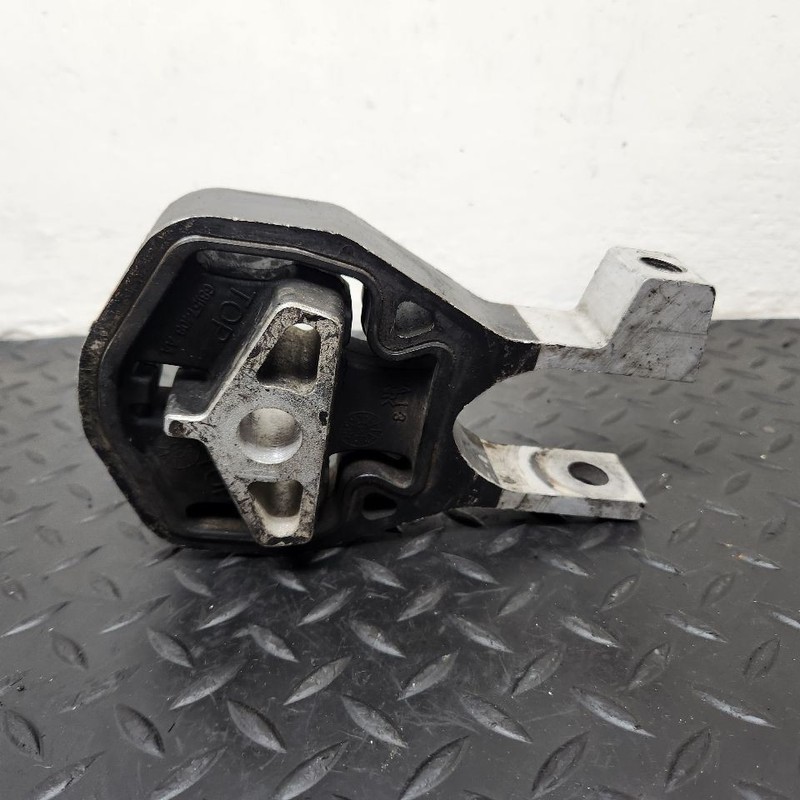 14-15 Dodge Promaster 1500 3.6L A/T Transmission Mount OEM 68157408AA
