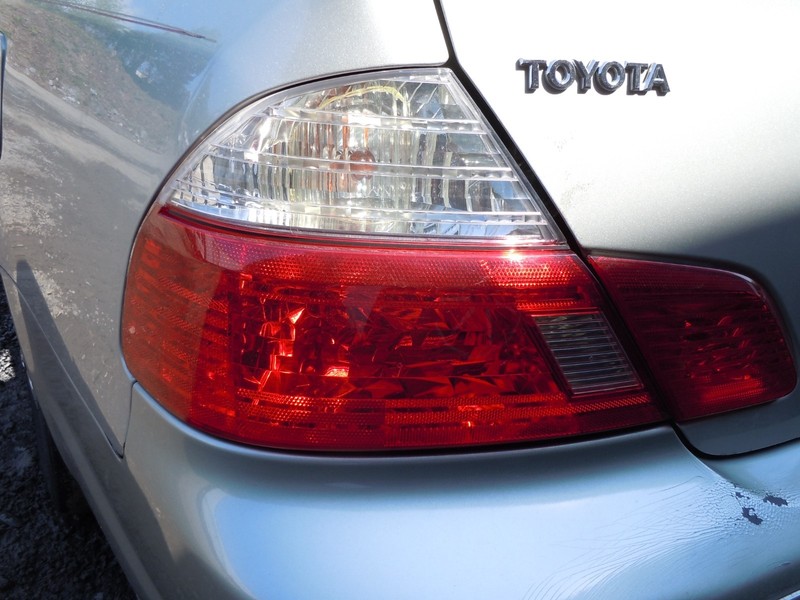 2003 2004 Toyota Avalon Quarter Panel Mounted Tail Light Driver Left OEM