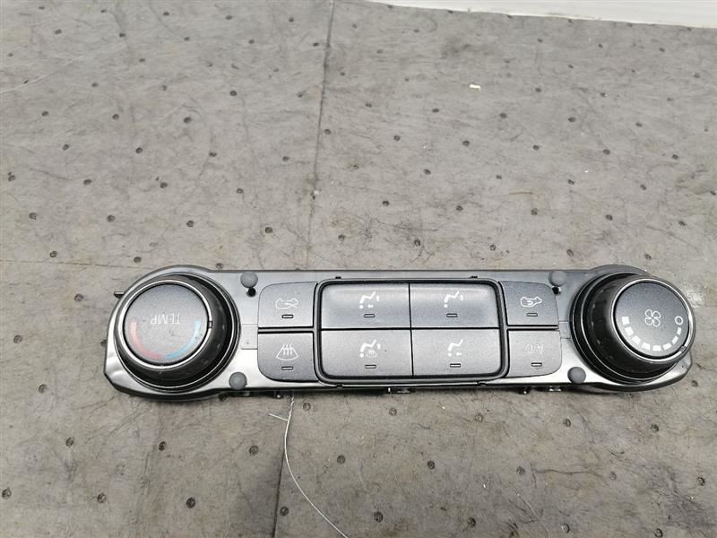 Temperature Control Without Rear Defrost Fits 17-19 CANYON 1185600