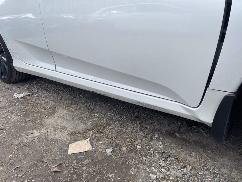 2016-21 HONDA CIVIC RIGHT ROCKER MOULDING WHITE PC:NH883P AT FWD 62K SPORT 62581