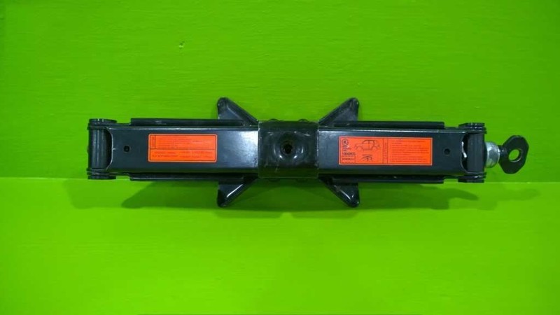 01 02 KIA SPORTAGE 2.0L AT JACK OEM 2330-37