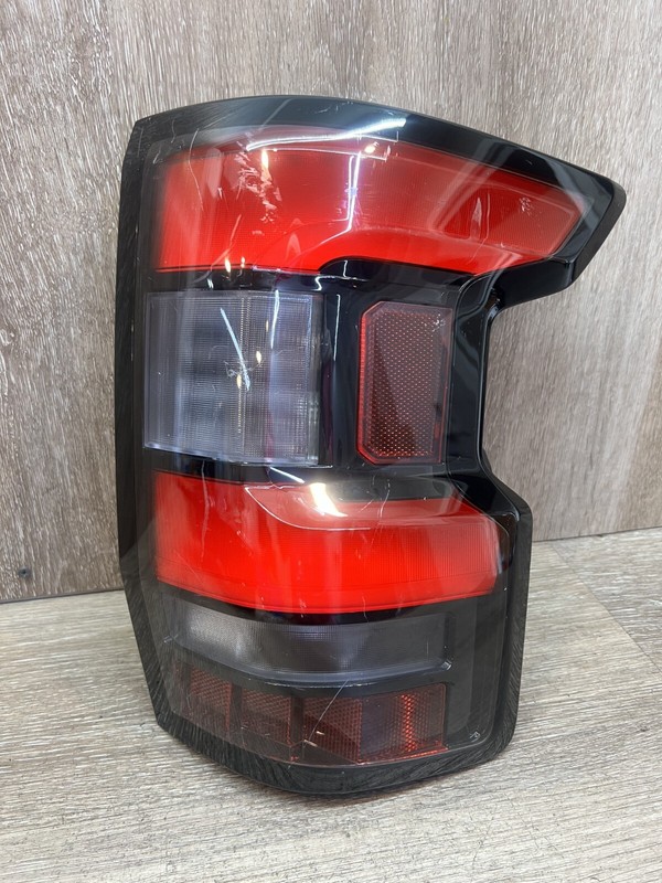 2022-2024 Nissan Frontier RH TailLight ASSY OEM
