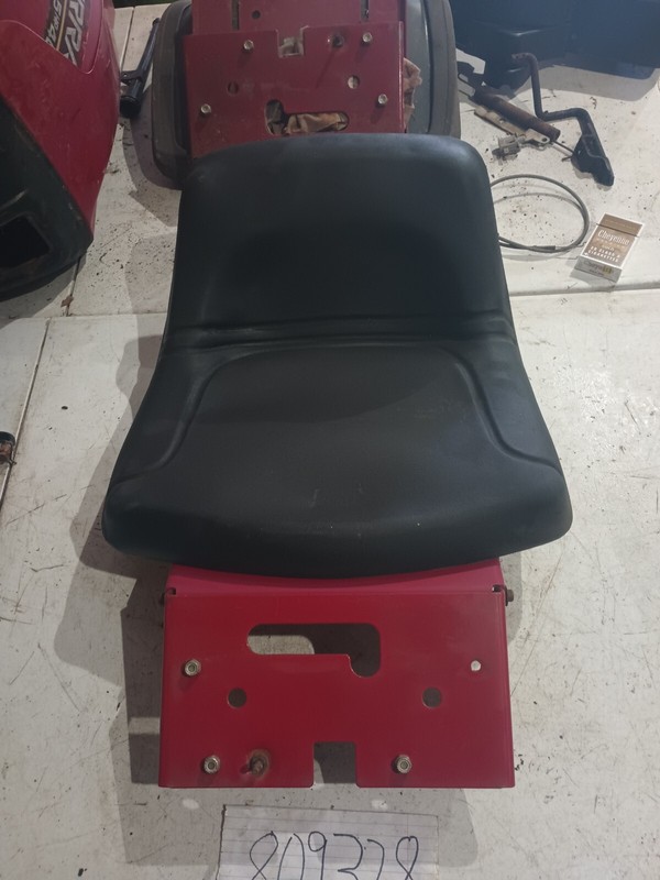 Murray 12.5hp 40" 40508x92e SEAT W/ MOUNT BRACKET #1