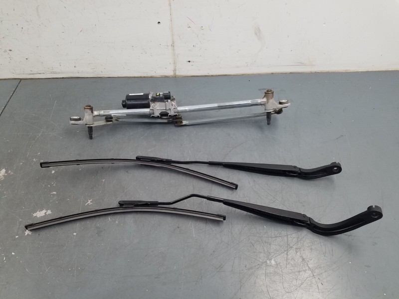 2019 Ford Mustang GT Windshield Wiper Motor / Arms #8427 P7