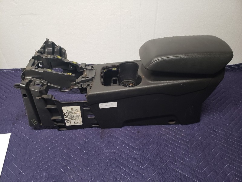 2012 To 2014 Ford Focus Center Console W Arm Rest OEM