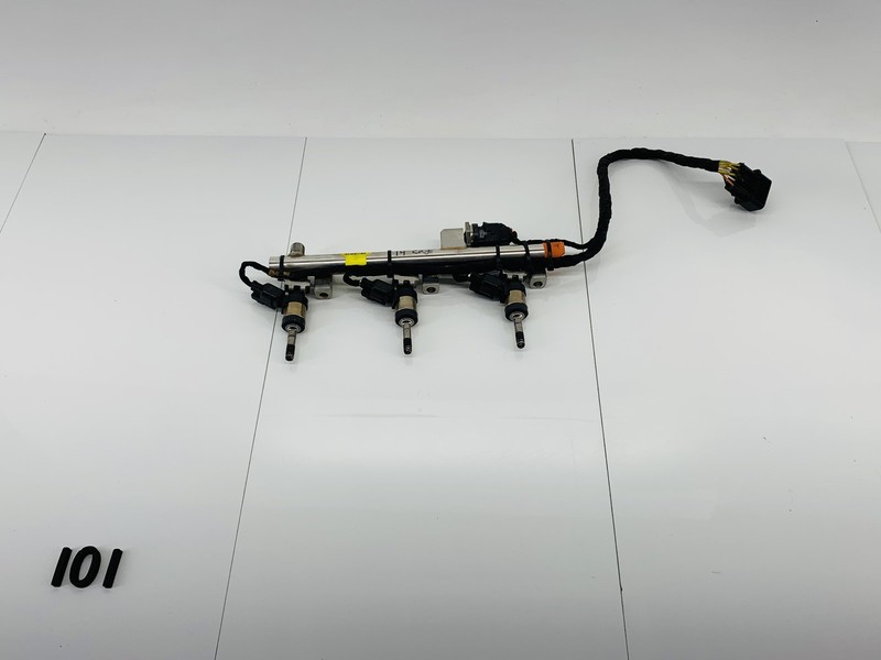 14-16 KIA CADENZA 3.3L V6 GAS ENGINE MOTOR RIGHT SIDE FUEL INJECTOR RAIL OEM