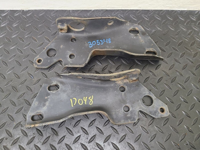 88-99 Chevrolet 1500 Pickup Rear Bumper Impact Bar Brackets Pair OEM 15548457