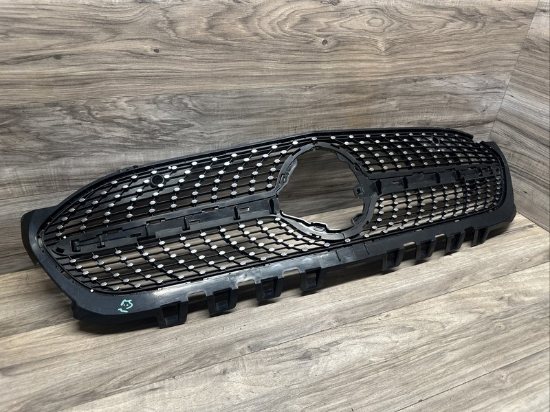 19 - 2021 MERCEDES A35 AMG OEM GRILLE CRACKS BLACK CHROME A220 A250 2020
