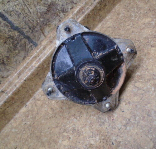86 Yamaha Moto-4 YFM200 YFM 200 ATV Knuckle Right Front Brake Spindle Hub Lug L8