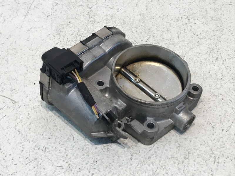 2005-06 MERCEDES CLS500 AIR INTAKE THROTTLE BODY OEM A1131410125