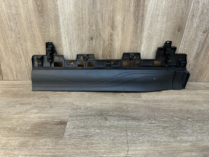 2021-2024 GENESIS GV80 RIGHT REAR DOOR LOWER GARNISH TRIM RH OEM 87776-T6000