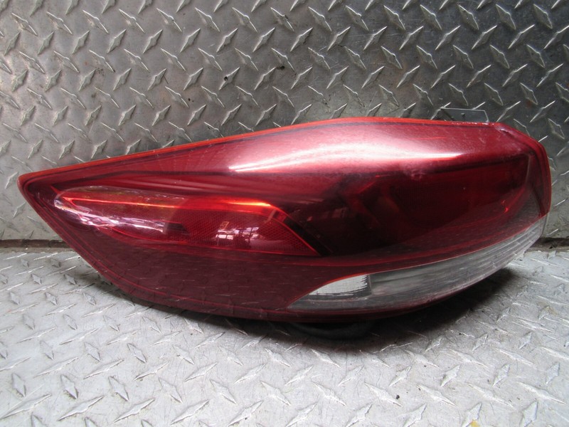 17 18 HYUNDAI ELANTRA LEFT DRIVER REAR QUARTER PANEL MOUNTED LAMP US BUILT