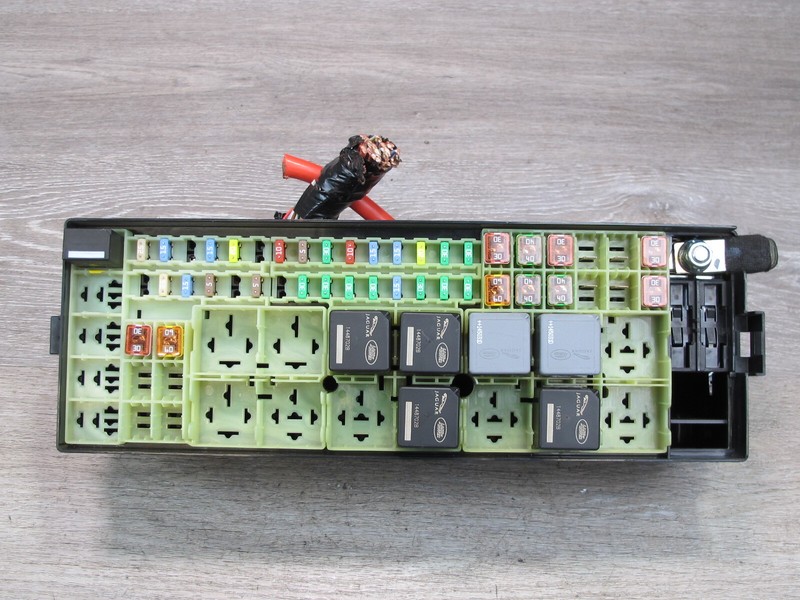 2013-2017 LAND RANGE ROVER L405 5.0L SUPERCHARGED REAR TRUNK FUSE RELAY BOX